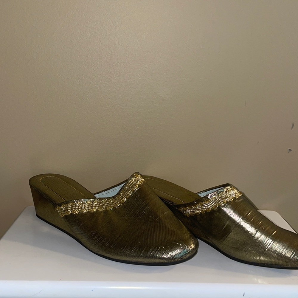 gold heel shoes